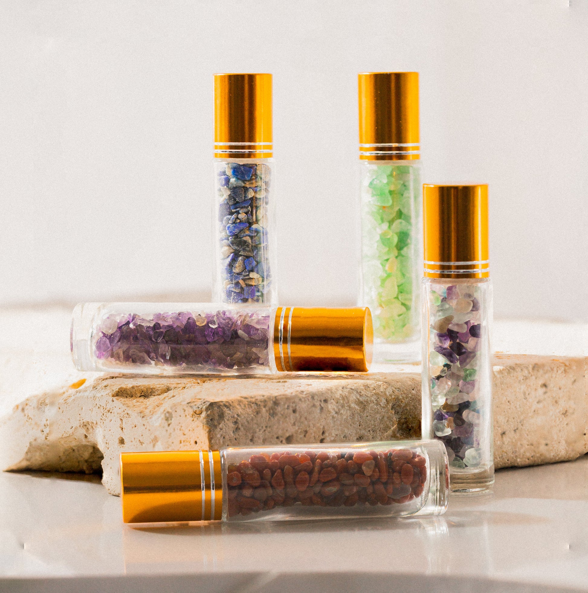 Essential Oil Roller Bottle with Natural Gemstones, Glass Bottle Natural Crystals with Roller Ball For Perfumes or Aromatherapy Travel